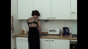 Молодая японочка красуется пирсингом в писе и приносит в задница по окончании мастурбации